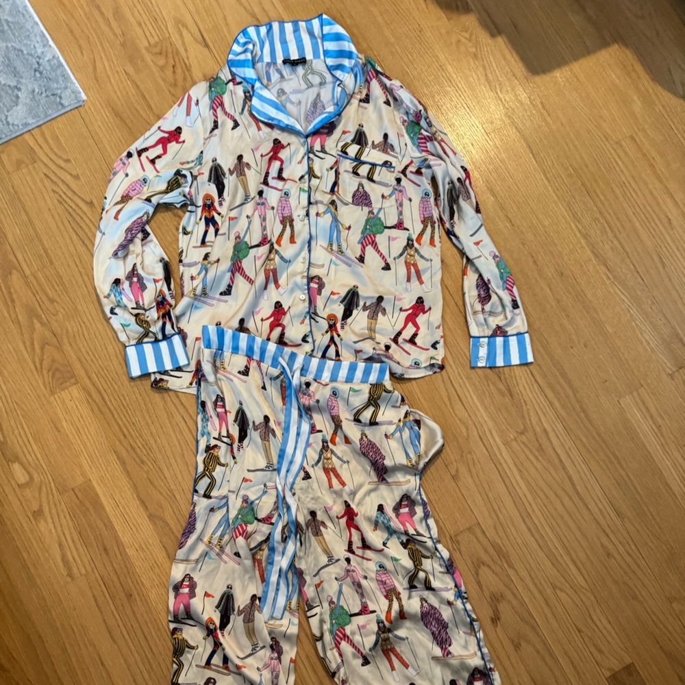 Karen Madon Ski Apres Satin Pajamas Small Like new